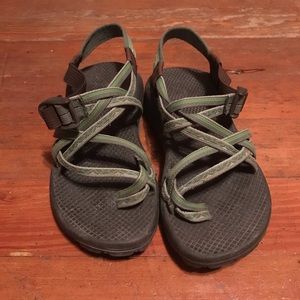 Like new Chaco toe strap sandals. Women’s size 7.